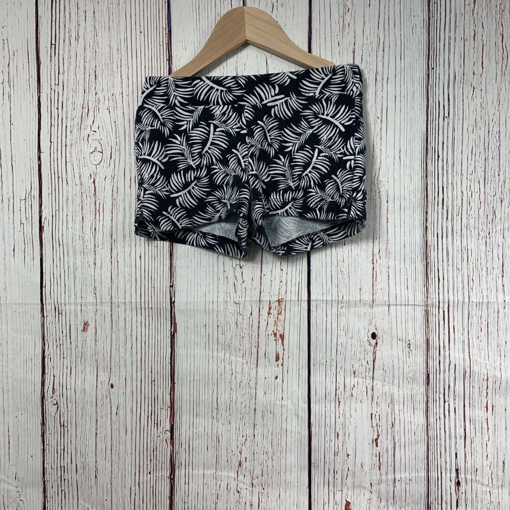 Old navy shorts size 6/7 girls